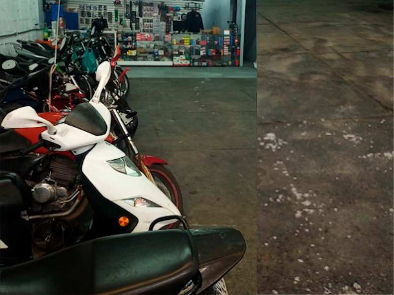 Mecânico trabalhando na manutenção de motos na oficina especializada WA Motos em Carapicuíba